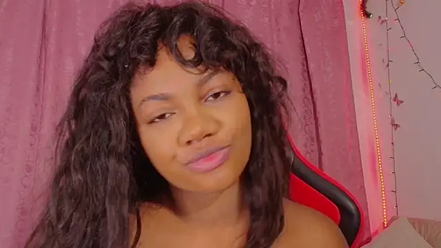 Daphnewalker   online show from 12-17-25, 11:04