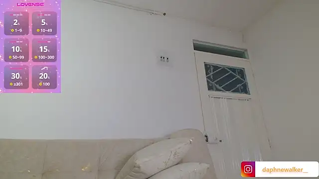 Snapshot of Daphnewalker__ chatting on 10-09-25, 10:38 Daphnewalker   online show from 10-09-25, 10:38