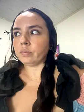 Snapshot of francy20 chatting on 10-04-25, 06:42 francy20 online show from 10-04-25, 06:42