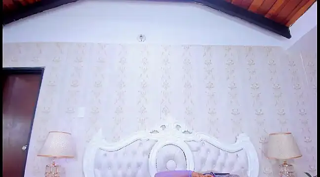 Snapshot of TianahGlow chatting on 02-27-25, 12:03 TianahGlow online show from 02-27-25, 12:03