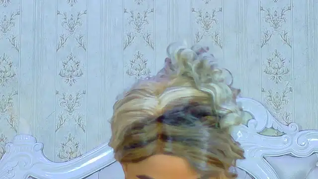 Snapshot of TianahGlow chatting on 10-02-25, 08:45 TianahGlow online show from 10-02-25, 08:45