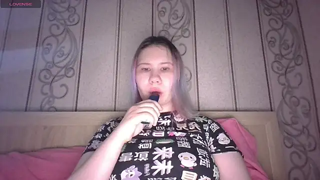 Snapshot of Little_kitsune1707 chatting on 09-29-25, 01:17 Little kitsune1707 online show from 09-29-25, 01:17
