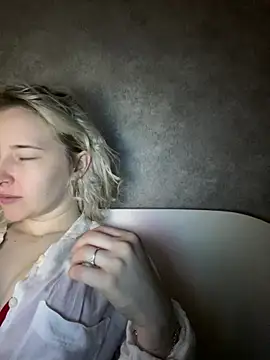 Leya Flores online show from 02-15-25, 08:22