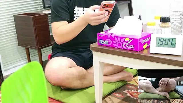 YARASERO-kun online show from 10-27-25, 10:05