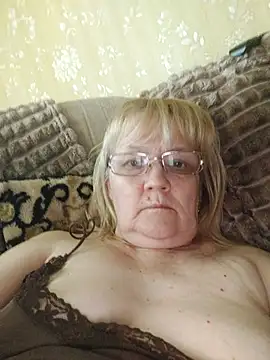 Snapshot of Violet5364 chatting on 06-19-26, 03:51 Violet5364 online show from 06-19-26, 03:51