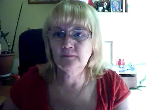 Snapshot of Violet5364 chatting on 02-18-25, 03:52 Violet5364 online show from 02-18-25, 03:52