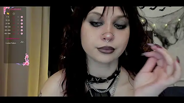 marynixoxo online show from 10-31-25, 09:28