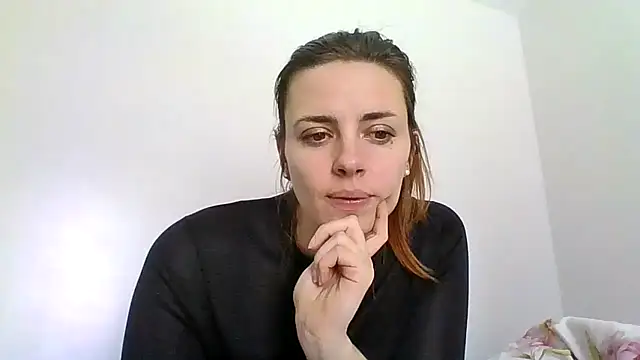 Snapshot of CecilGreen chatting on 03-11-25, 03:45 CecilGreen online show from 03-11-25, 03:45