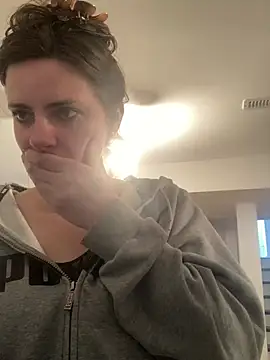 Snapshot of CecilGreen chatting on 02-25-25, 05:08 CecilGreen online show from 02-25-25, 05:08