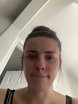 Snapshot of CecilGreen chatting on 03-17-25, 01:29 CecilGreen online show from 03-17-25, 01:29