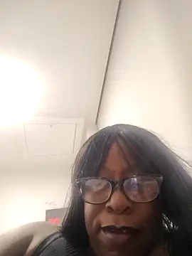 Snapshot of Jazmine-Valentine chatting on 11-07-25, 01:21 Jazmine-Valentine online show from 11-07-25, 01:21