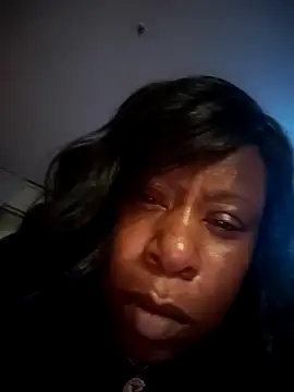 Snapshot of Jazmine-Valentine chatting on 10-24-25, 04:33 Jazmine-Valentine online show from 10-24-25, 04:33