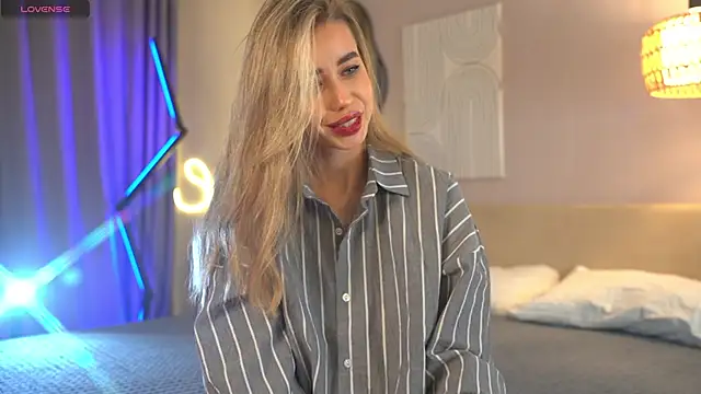 Snapshot of _Spring_Day_ chatting on 11-29-25, 11:32 Spring Day online show from 11-29-25, 11:32