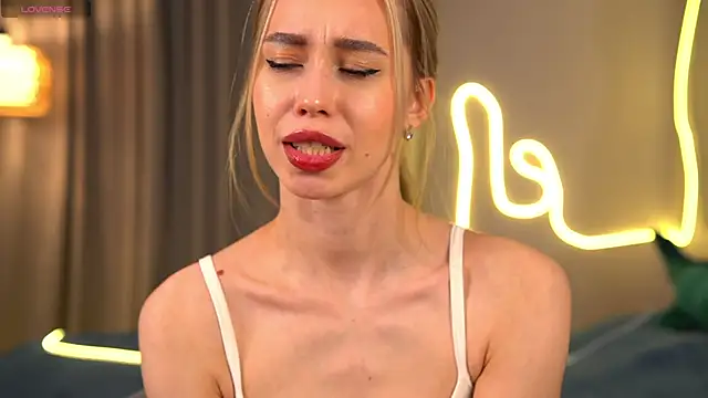 Snapshot of _Spring_Day_ chatting on 11-09-25, 08:29 Spring Day online show from 11-09-25, 08:29