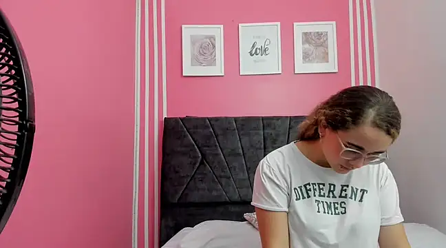 Amelia Royer online show from 02-23-25, 03:40