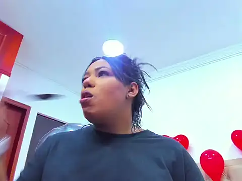 Snapshot of emma_purple_ chatting on 02-15-26, 05:23 emma purple online show from 02-15-26, 05:23