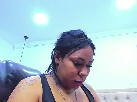 Snapshot of emma_purple_ chatting on 02-12-26, 05:23 emma purple online show from 02-12-26, 05:23