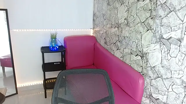 Emilybateee online show from 09-28-25, 04:14