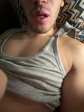 yaxxx03 online show from 11-01-25, 12:17