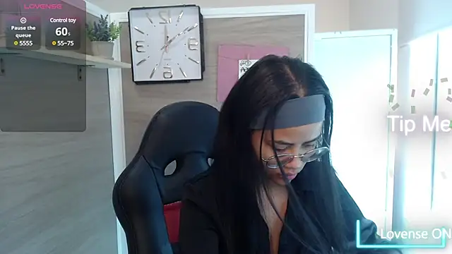 Snapshot of Sussan_love01 chatting on 02-27-25, 01:49 Sussan love01 online show from 02-27-25, 01:49