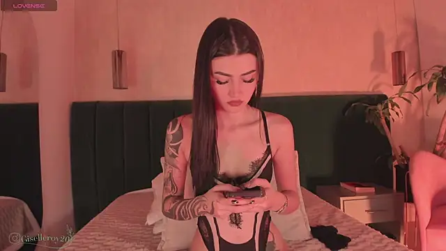 Snapshot of Giselle_royy chatting on 06-25-26, 01:27 Giselle royy online show from 06-25-26, 01:27