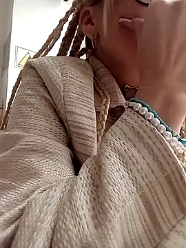 CandieGilson   online show from 12-02-25, 12:40