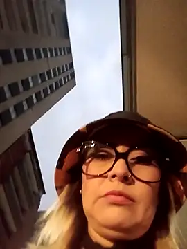 CandieGilson   online show from 11-18-25, 10:40