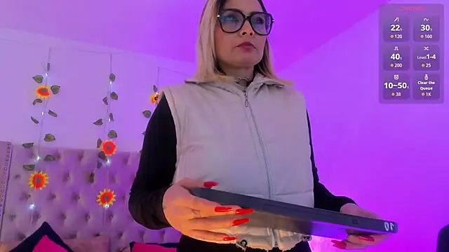 CandieGilson   online show from 10-08-25, 11:34