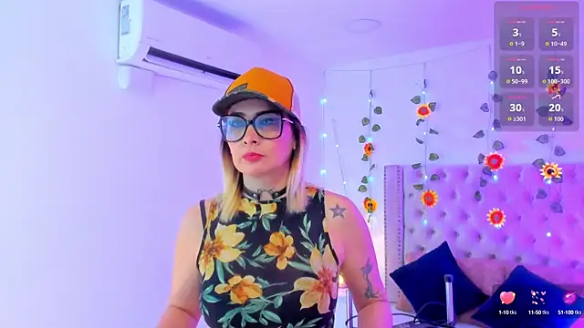 CandieGilson   online show from 10-06-25, 12:50