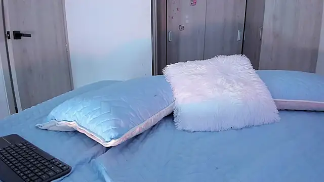 Emilia 08 online show from 02-26-25, 06:59