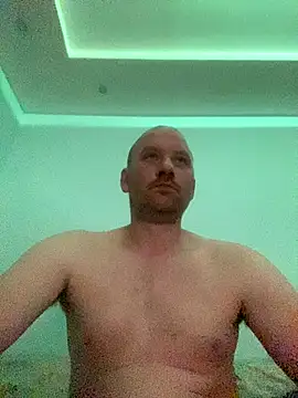 Krzysiekg123 online show from 12-17-25, 07:41