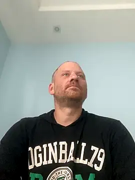 Snapshot of Krzysiekg123 chatting on 10-05-25, 02:52 Krzysiekg123 online show from 10-05-25, 02:52