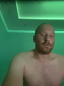 Snapshot of Krzysiekg123 chatting on 10-17-25, 10:22 Krzysiekg123 online show from 10-17-25, 10:22