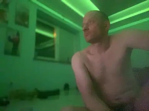 Snapshot of Krzysiekg123 chatting on 02-21-25, 11:54 Krzysiekg123 online show from 02-21-25, 11:54