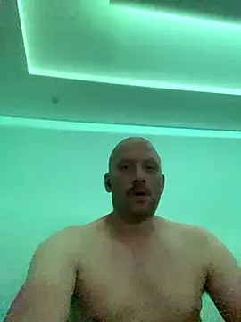 Snapshot of Krzysiekg123 chatting on 09-30-25, 10:05 Krzysiekg123 online show from 09-30-25, 10:05