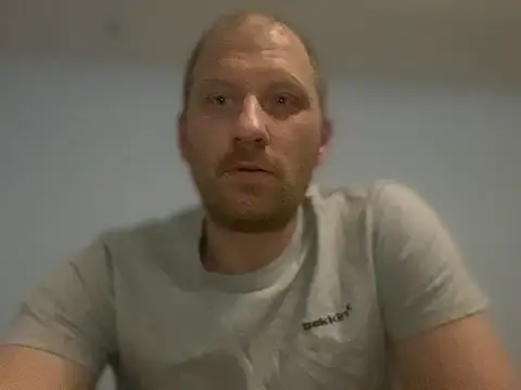 Snapshot of Krzysiekg123 chatting on 02-11-25, 04:24 Krzysiekg123 online show from 02-11-25, 04:24