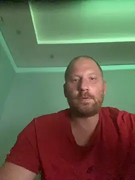 Snapshot of Krzysiekg123 chatting on 10-15-25, 05:32 Krzysiekg123 online show from 10-15-25, 05:32