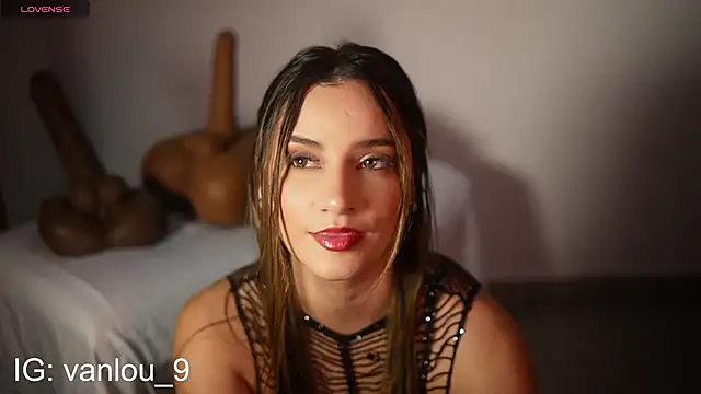 Snapshot of Vaniluu_9 chatting on 10-22-25, 10:30 Vaniluu 9 online show from 10-22-25, 10:30