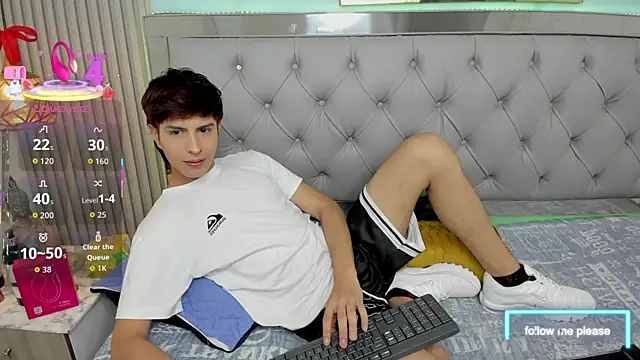 Estiv18  online show from 12-20-25, 03:31