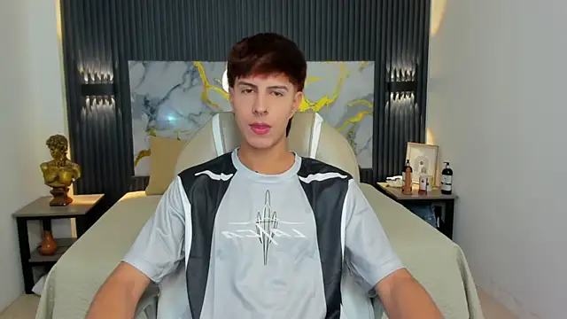 Estiv18  online show from 11-29-25, 02:55