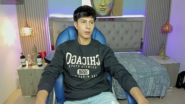 Estiv18  online show from 11-25-25, 03:07