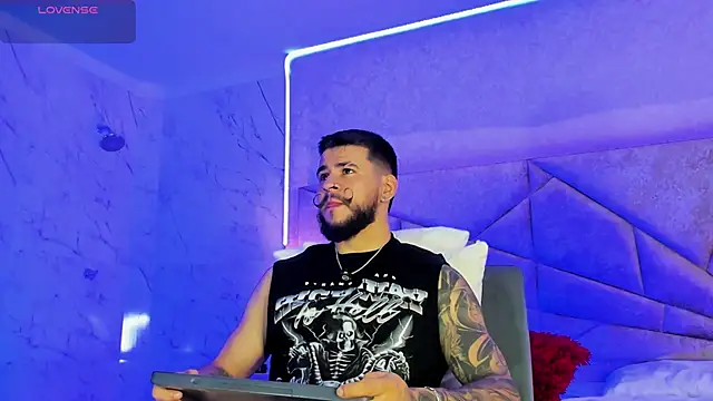 DickGriffith  online show from 12-04-25, 01:43