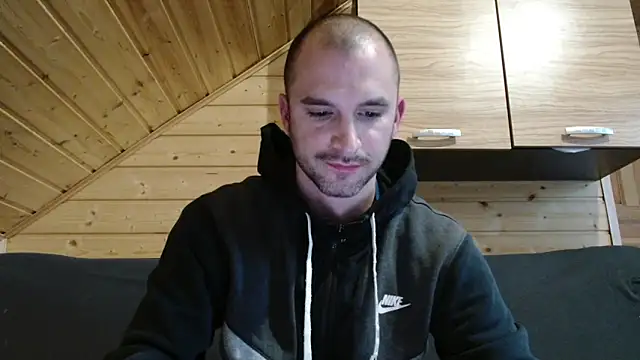 Snapshot of OskarBreno chatting on 06-11-26, 05:43 OskarBreno online show from 06-11-26, 05:43