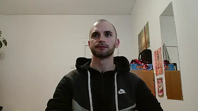 Snapshot of OskarBreno chatting on 05-09-26, 06:44 OskarBreno online show from 05-09-26, 06:44
