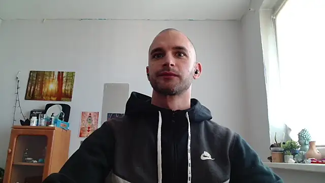 Snapshot of OskarBreno chatting on 05-02-26, 09:36 OskarBreno online show from 05-02-26, 09:36