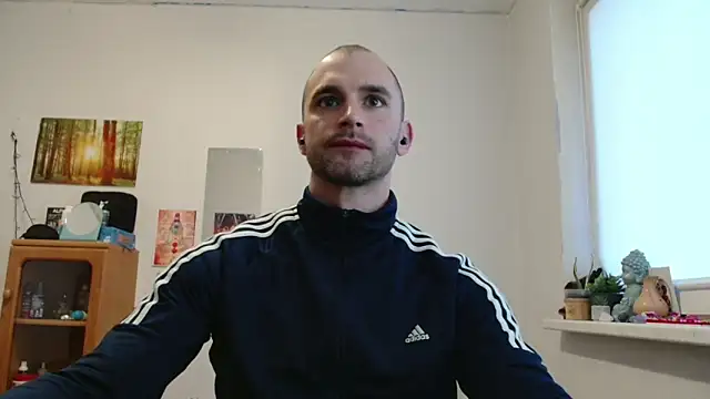 Snapshot of OskarBreno chatting on 04-29-26, 06:03 OskarBreno online show from 04-29-26, 06:03