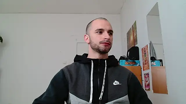 Snapshot of OskarBreno chatting on 05-10-26, 06:50 OskarBreno online show from 05-10-26, 06:50