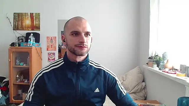 Snapshot of OskarBreno chatting on 05-06-26, 01:37 OskarBreno online show from 05-06-26, 01:37