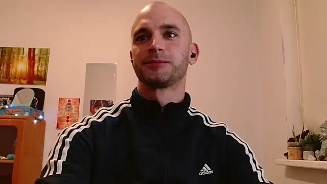 Snapshot of OskarBreno chatting on 04-30-26, 08:57 OskarBreno online show from 04-30-26, 08:57