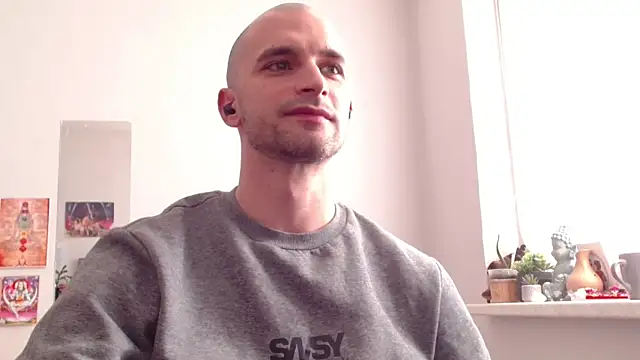 Snapshot of OskarBreno chatting on 04-30-26, 04:14 OskarBreno online show from 04-30-26, 04:14